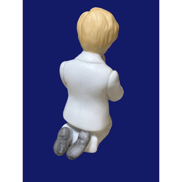 Confirmation/ First Communion Praying Kneeling  boy Enesco 1987 - Picture 3 of 10